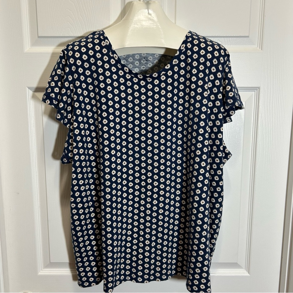 St. John’s Bay Navy and White Patterned Women's Top Size 3X
